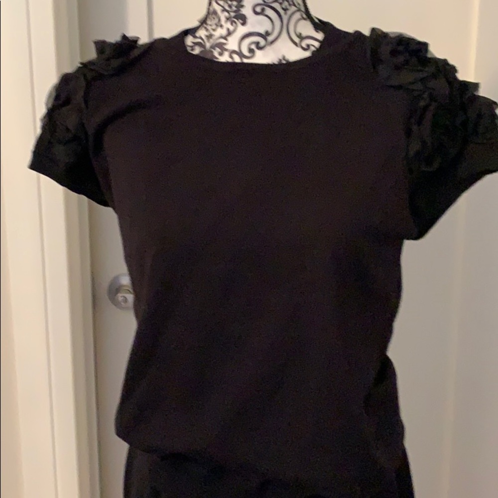 Adorable  black shirt/ sweater-